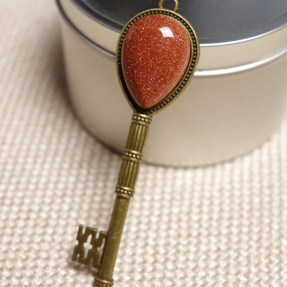 Sand Stone Antique Bronze Skeleton Key Pendant